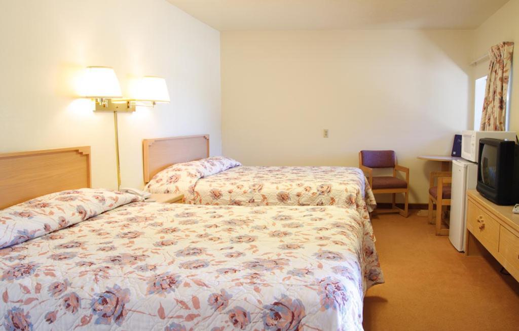 Dove Creek Inn Bagian luar foto