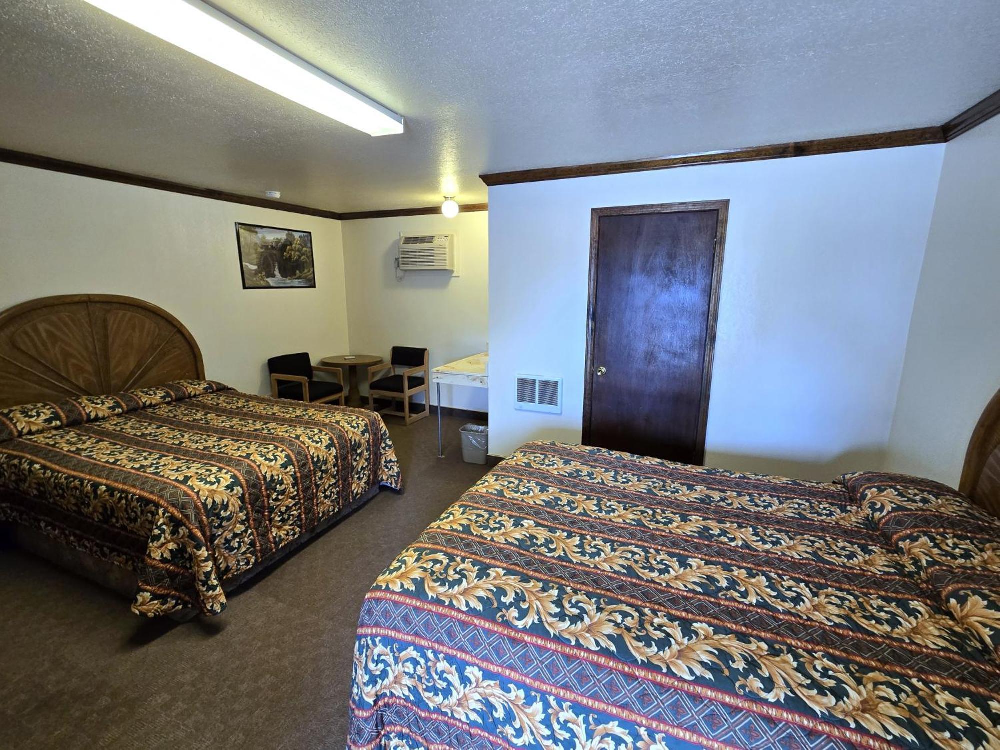Dove Creek Inn Bagian luar foto