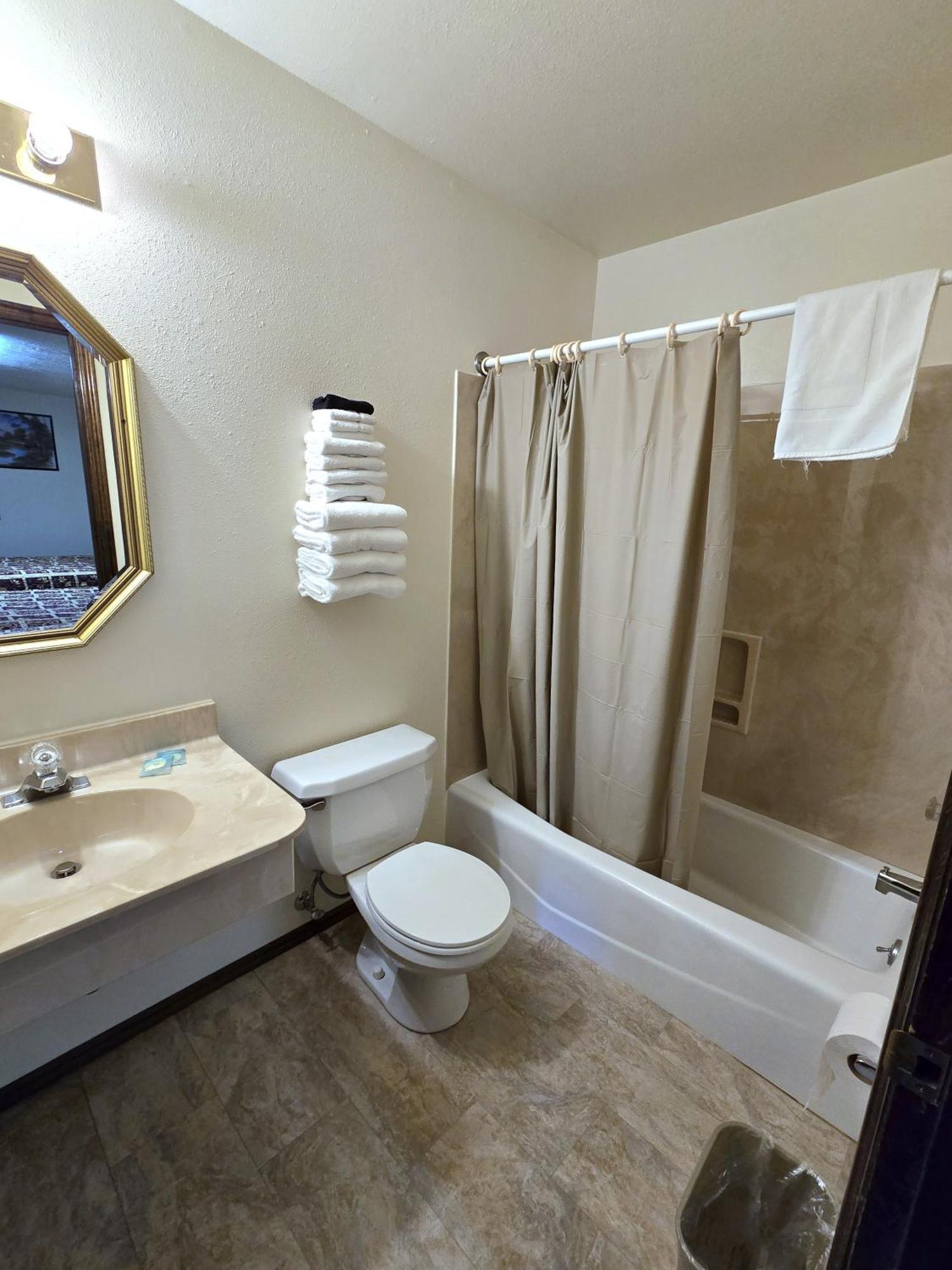 Dove Creek Inn Bagian luar foto