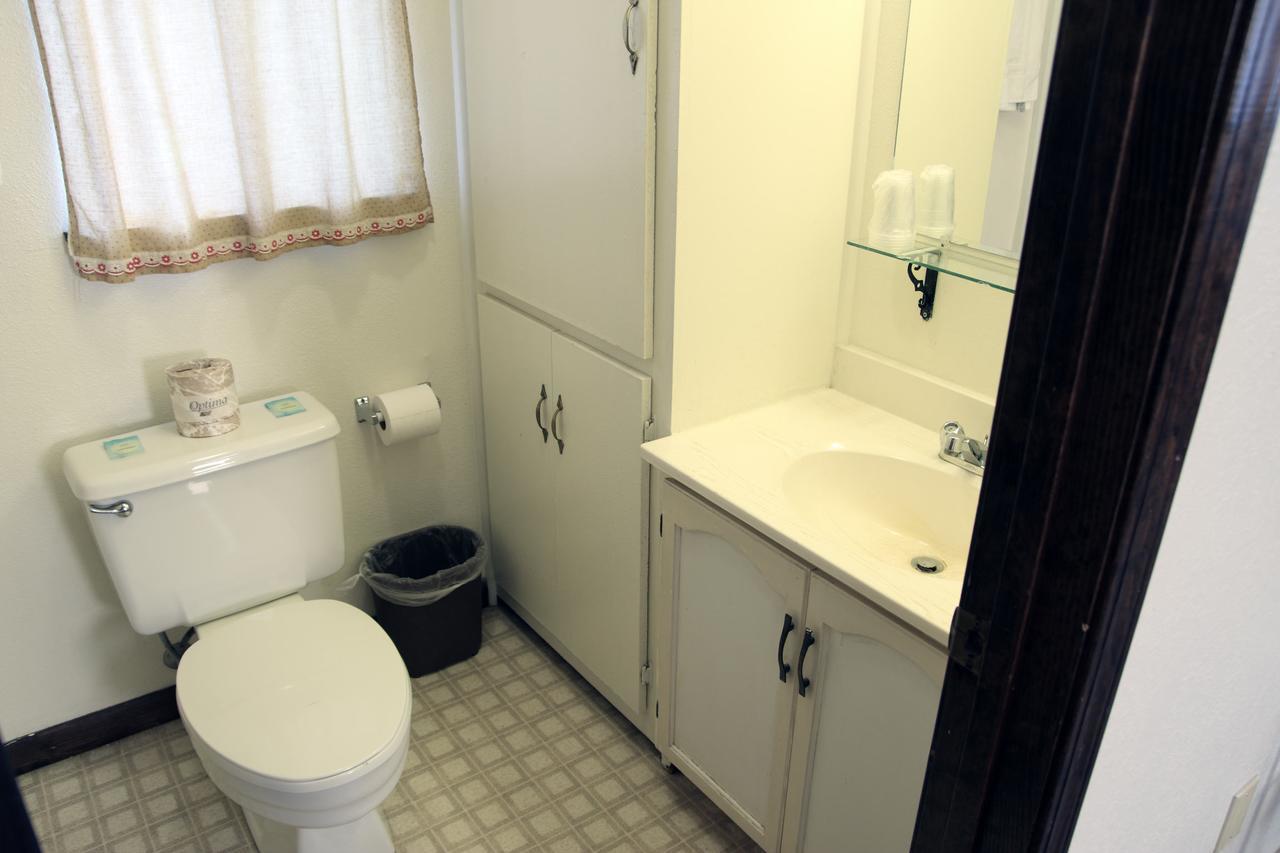 Dove Creek Inn Bagian luar foto