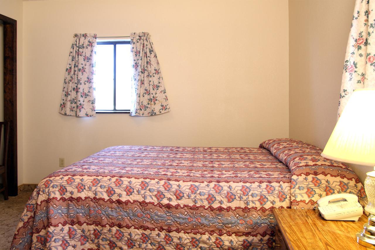 Dove Creek Inn Bagian luar foto