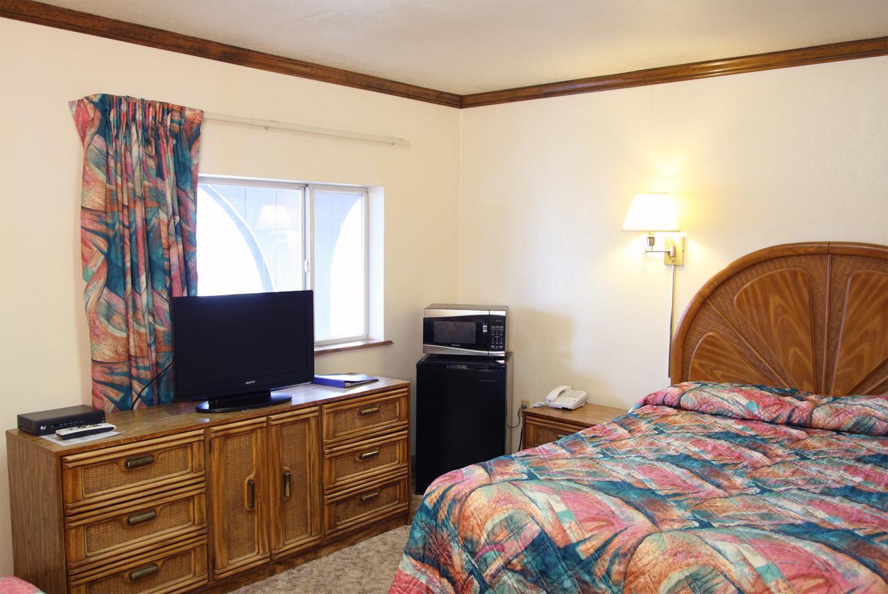 Dove Creek Inn Bagian luar foto